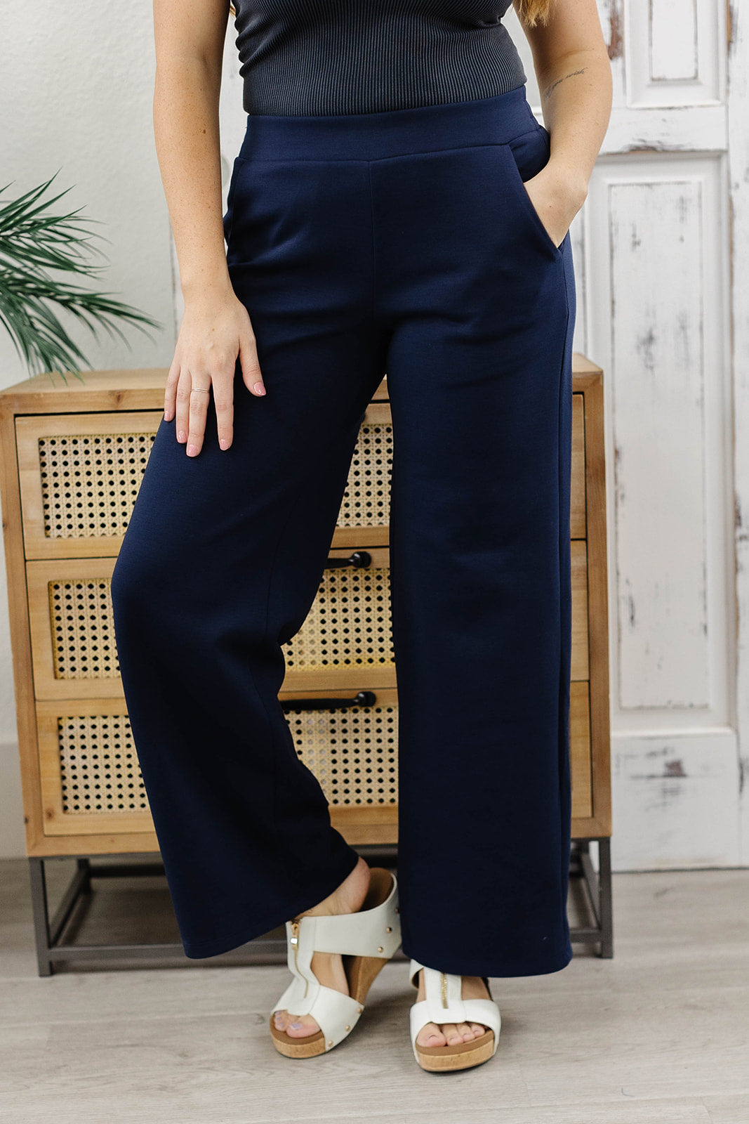 Reg/Plus-Stay In The Simple Moments Pants