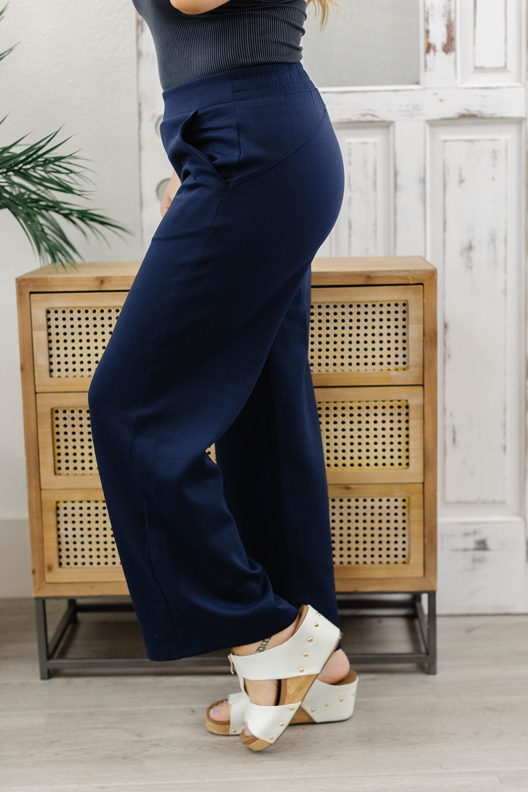 Reg/Plus-Stay In The Simple Moments Pants