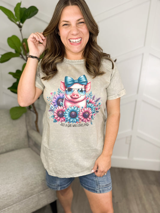 Just A Girl Who Loves Pigs Tee